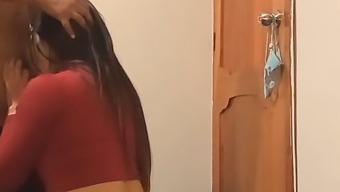 Isorintainen Käly Himoitsee Seksiä Ja Saa Peppunsa Täytettyä Maidolla