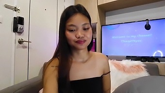 Teasing Solo Show Of A Wet Pussy On Webcam - Abby2634