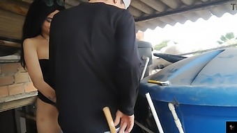 1부: 배관공이 집을 나서면서 의붓딸과 섹스