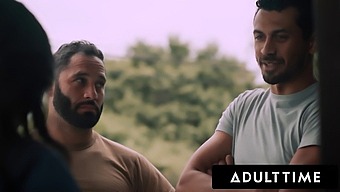 לולו צ'ו, נערת אסיה, מקבלת פנים כפולות בסרטון הארדקור