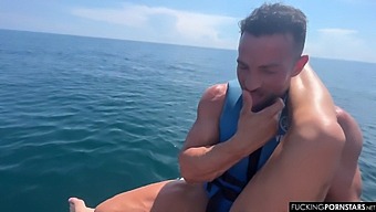 מקנזי מייס מקבלת זין גדול על ג'טסקי בסרטון Pov