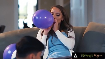 בן זוגי וחברה עושים סקס עם אמא מבוגרת עם חזה גדול