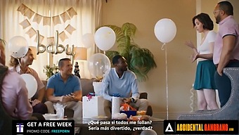 אורגיה לא מכוונת: קייסי קלברט מקבלת זיון כפול כדי להעביר את הזמן