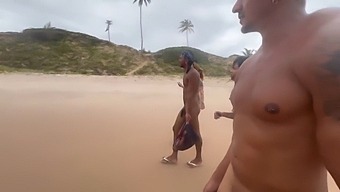 אני והחברה שלי ביקרנו בחוף העירום, חווית פטיש חדשה עבורנו